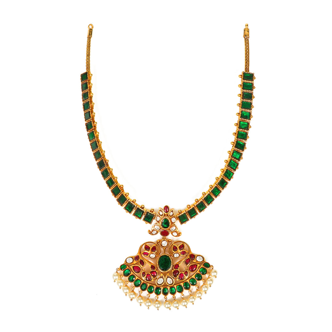 Emerald Pendant Mala: green-accented necklace with an ornate central pendant and fine beaded detailing